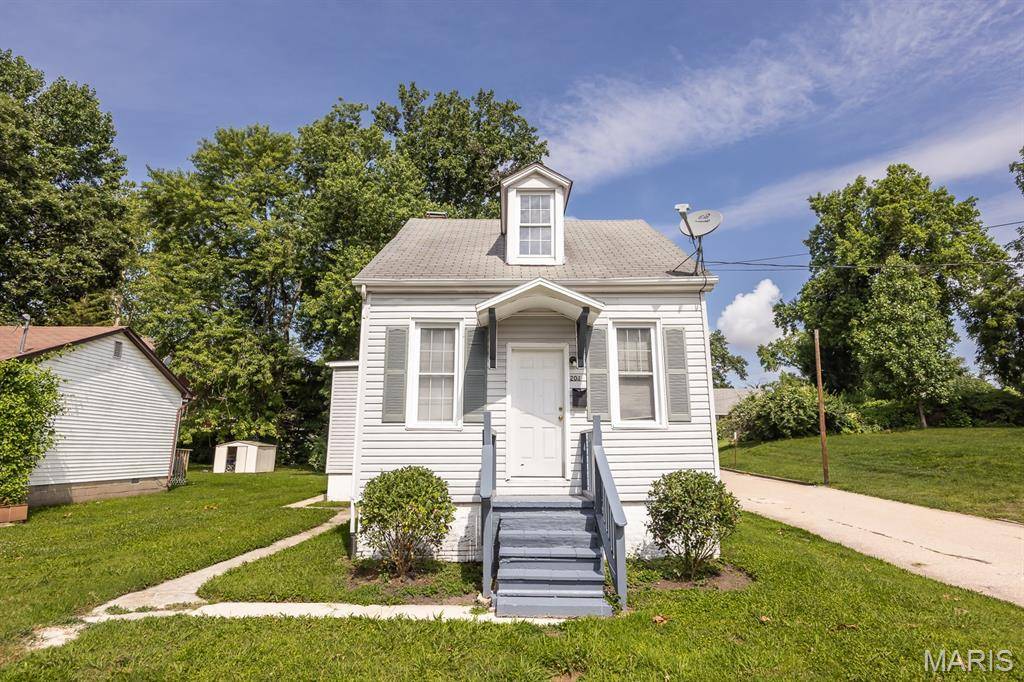 201 S 10th ST, Belleville, IL 62220