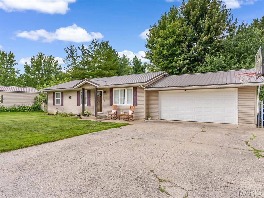 1103 Birch LN, Sparta, IL 62286