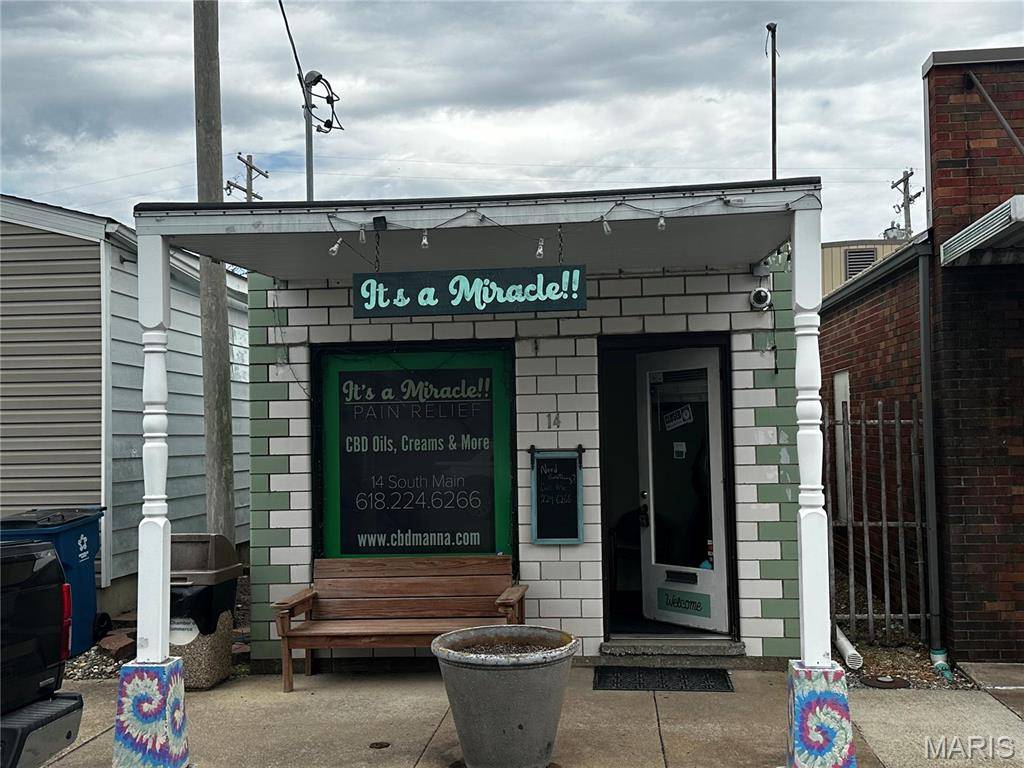 14 S Main ST, Trenton, IL 62293