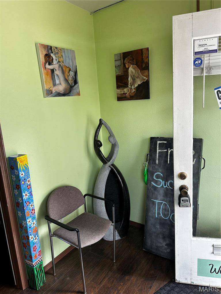 14 S Main ST, Trenton, IL 62293