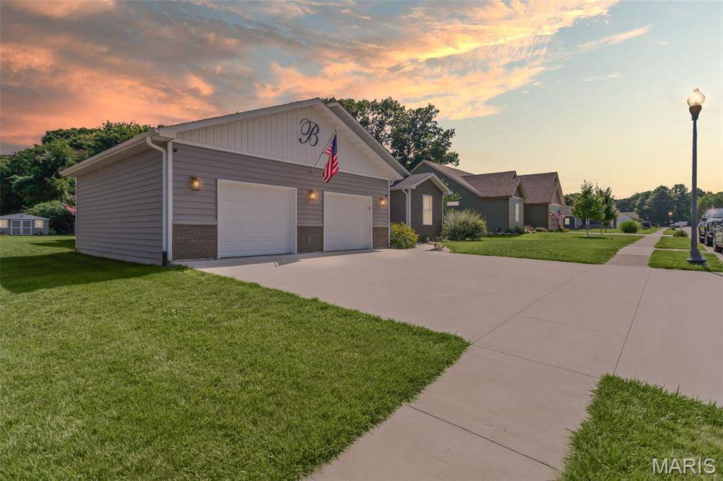 419 Sandpiper LN, Grafton, IL 62037