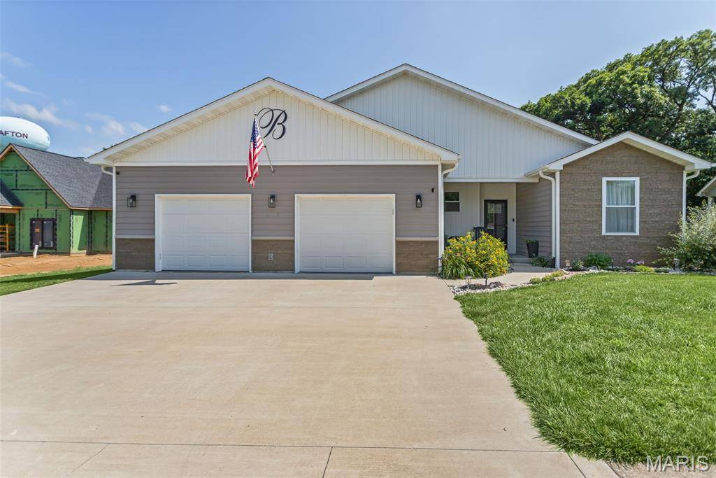 419 Sandpiper LN, Grafton, IL 62037