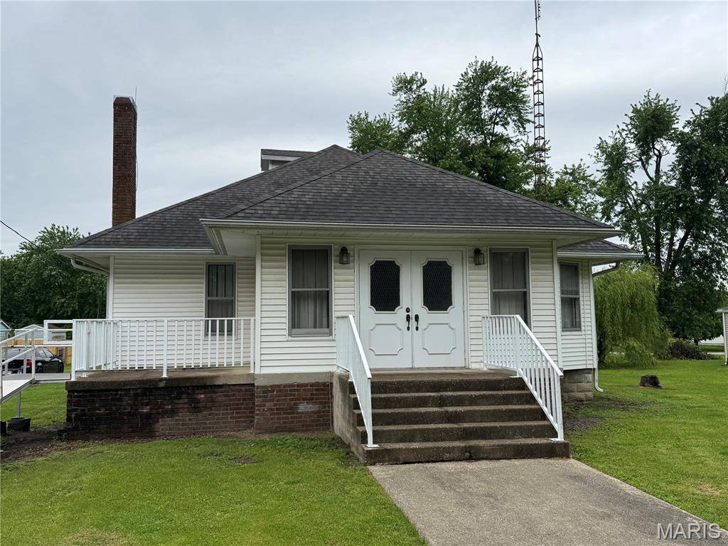 406 S Cleveland ST, Farmersville, IL 62533
