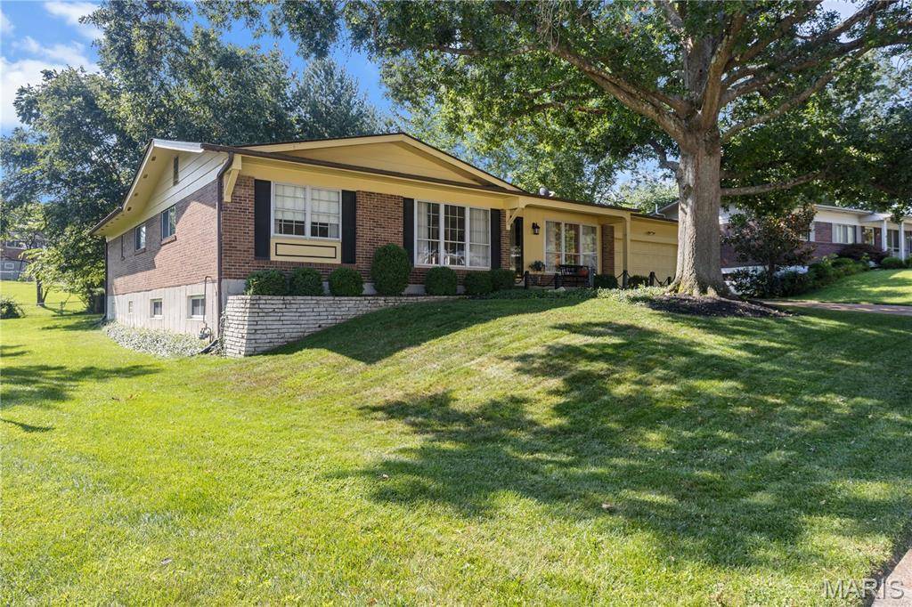 9218 Laramie DR, St Louis, MO 63126