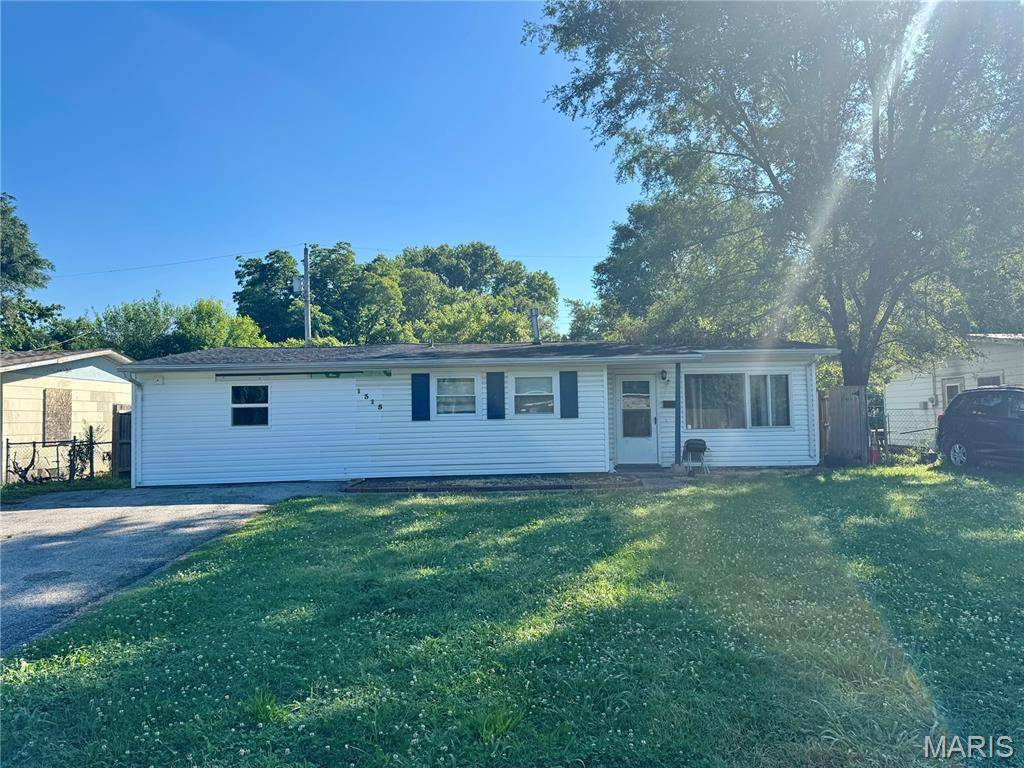1315 Saint Stephens DR, Cahokia, IL 62206