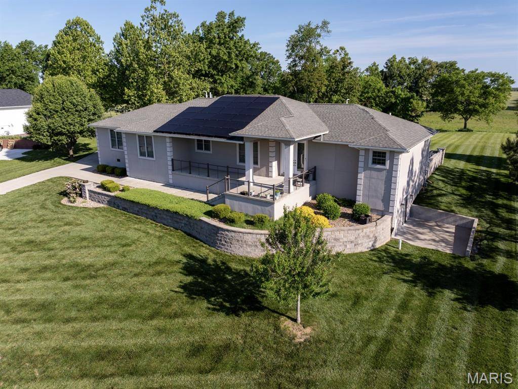 606 David Livingstone DR, Carterville, IL 62918