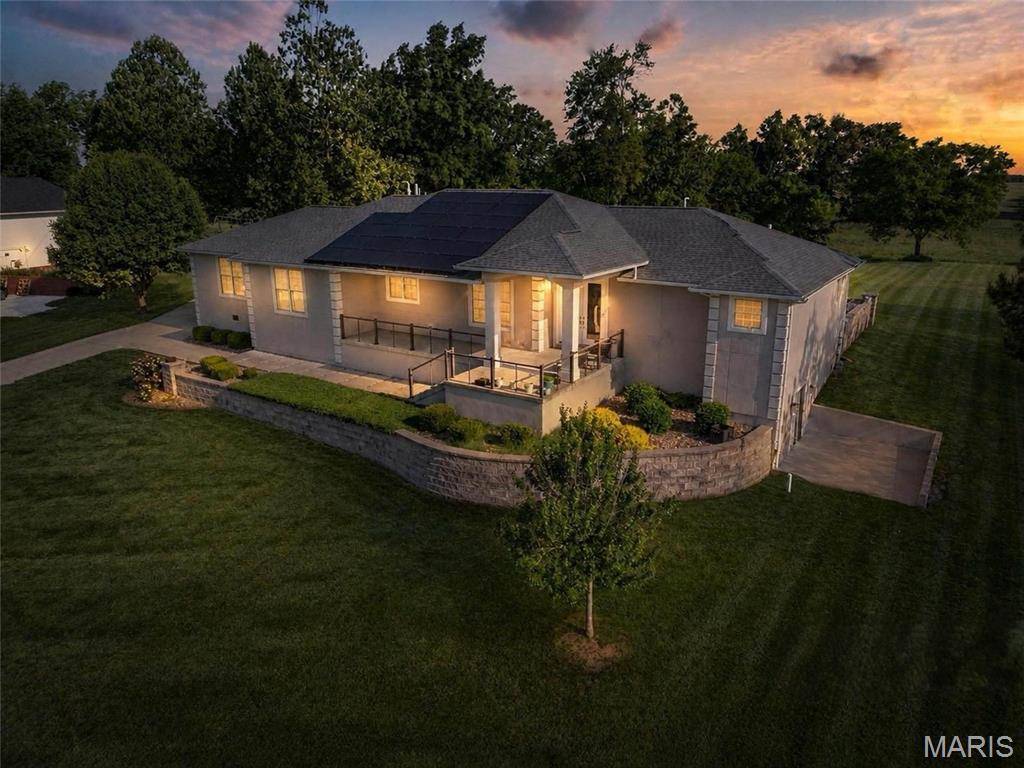 606 David Livingstone DR, Carterville, IL 62918