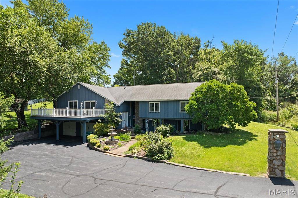 2740 Old Collinsville RD, Belleville, IL 62226