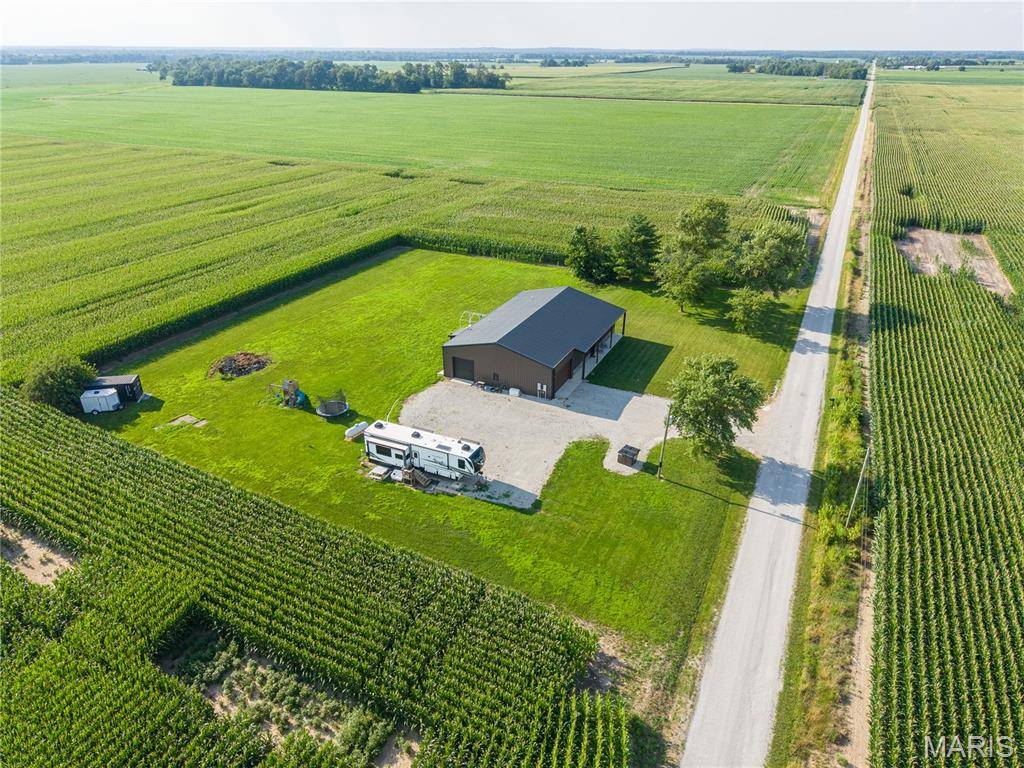 743 N 1100 ST, Shobonier, IL 62885