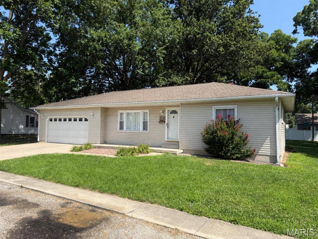 51 W Elm ST, Aviston, IL 62216