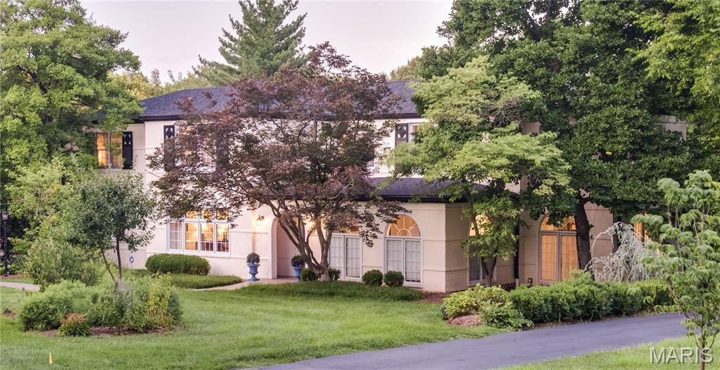 8 Granada WAY, Ladue, MO 63124