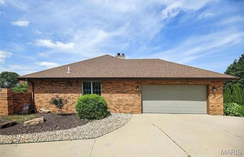 222 Hickory RDG, Belleville, IL 62223