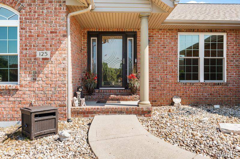 125 Oak Hill DR, Maryville, IL 62062