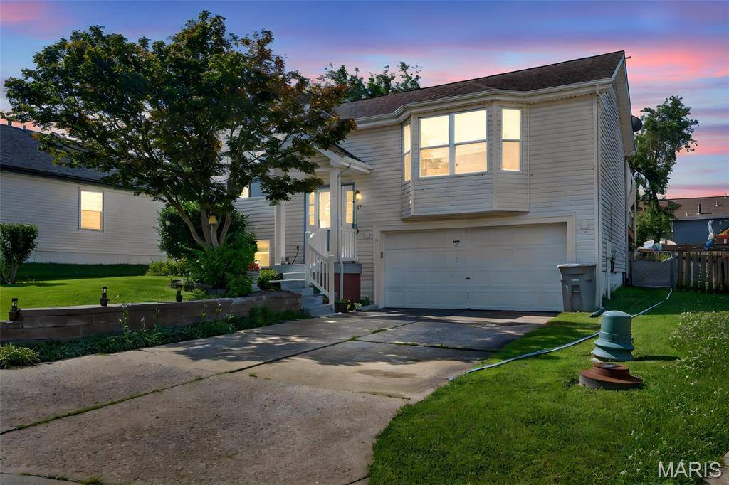 17 Kingspointe CT, St Peters, MO 63376