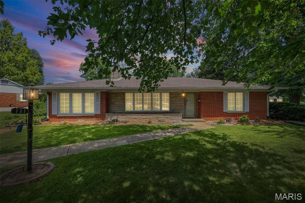101 Clearview DR, Belleville, IL 62223