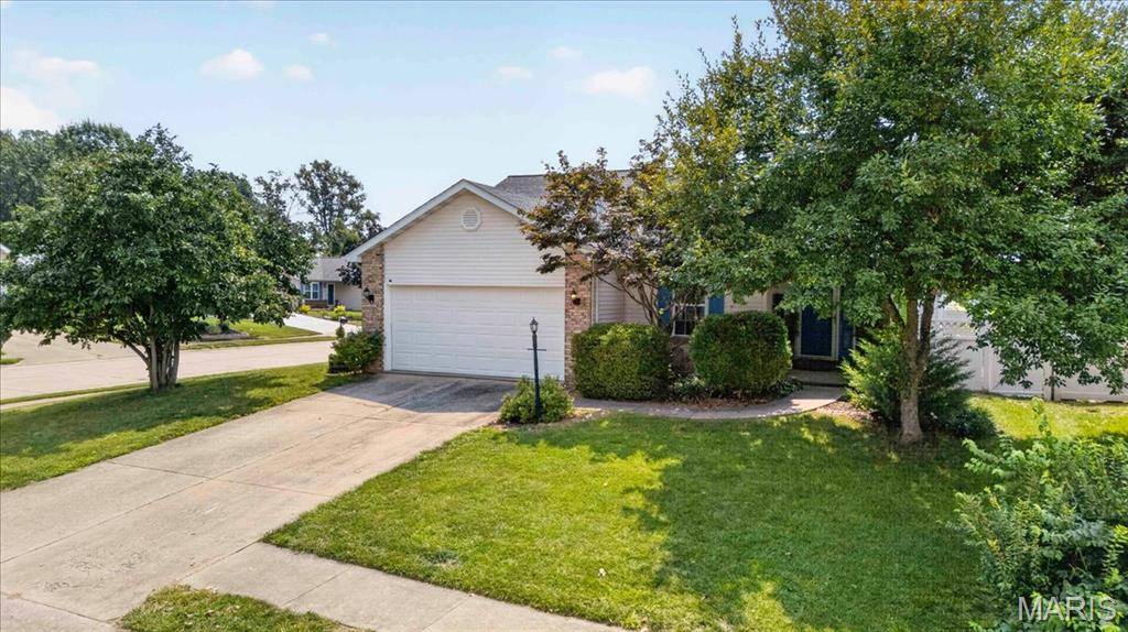 3 Huntington Place DR, Glen Carbon, IL 62034