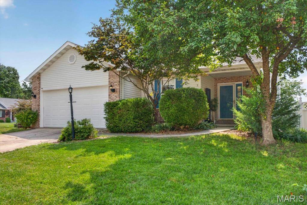 3 Huntington Place DR, Glen Carbon, IL 62034