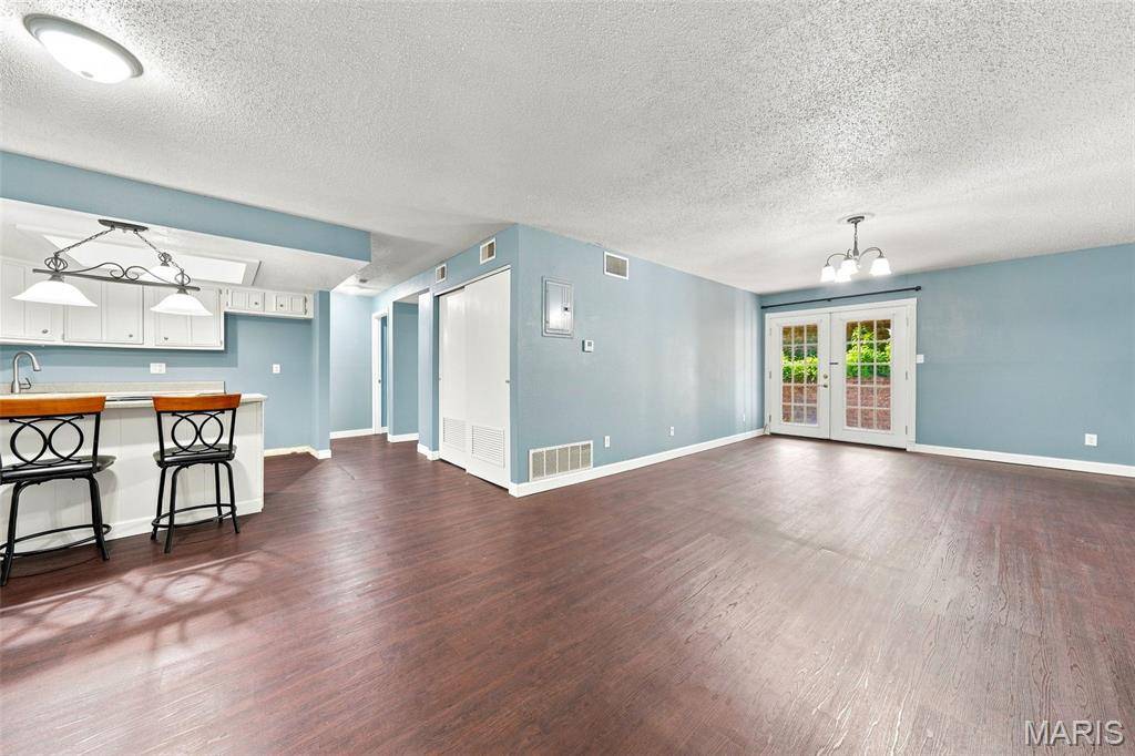 1465 Heritage LNDG #104, St Charles, MO 63303