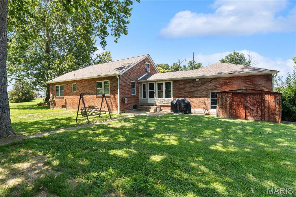 938 E Washington ST, Millstadt, IL 62260