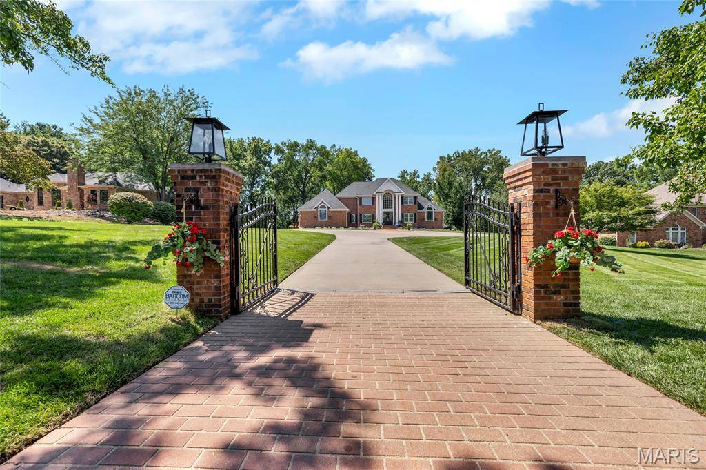 40 Country Club DR, Edwardsville, IL 62025