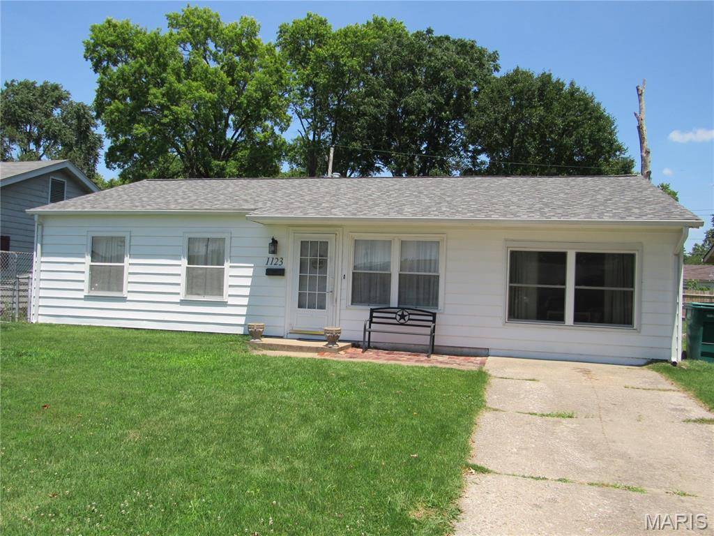 1123 Saint Benedict DR, East St Louis, IL 62206