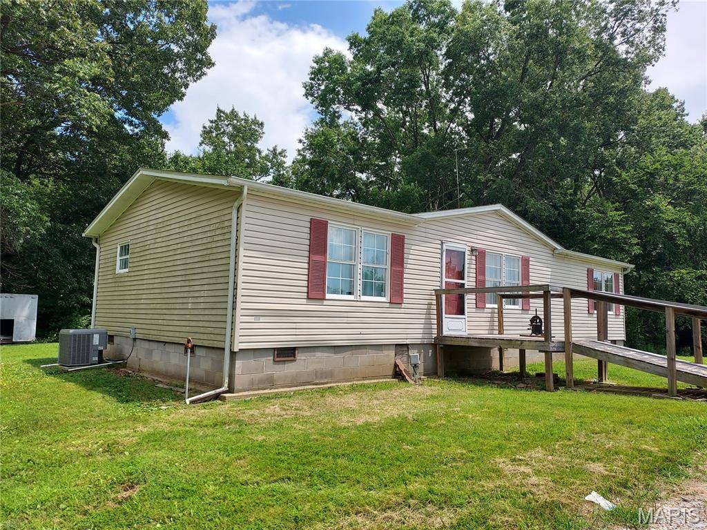 440 Prairie LN, Greenville, IL 62246