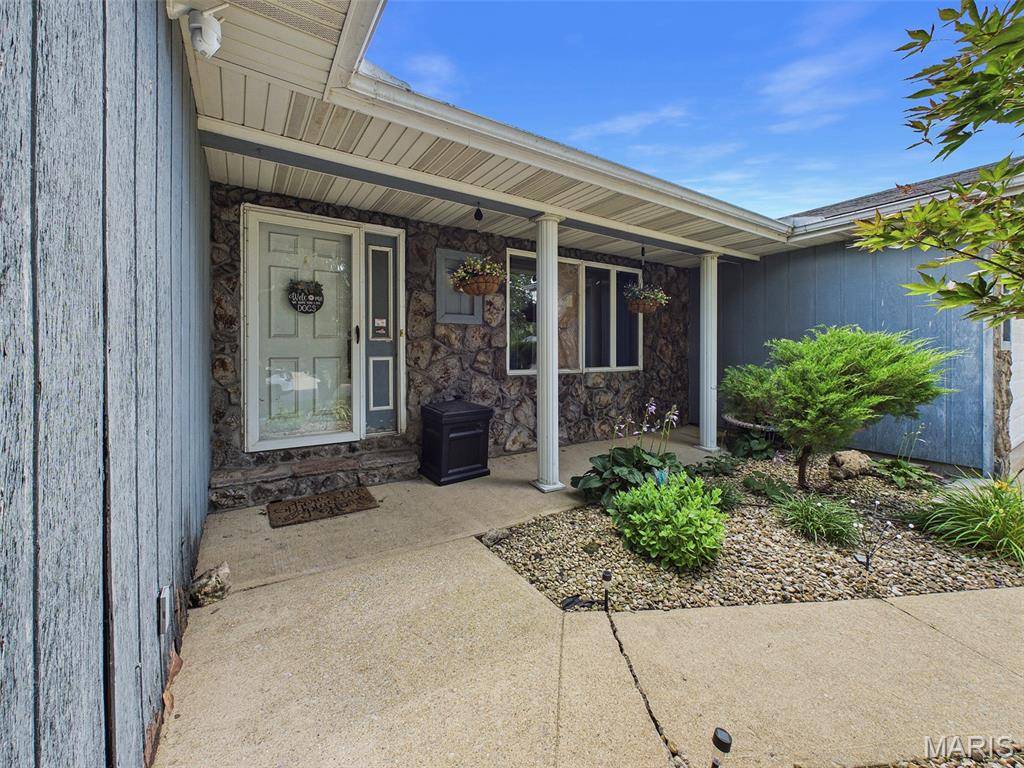 112 Woods Mill DR, Staunton, IL 62088