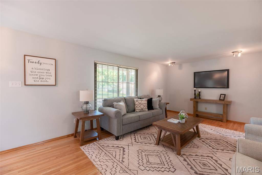 2846 Bee Tree LN, St Louis, MO 63129