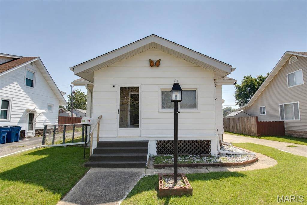 455 N 1st ST, Wood River, IL 62095