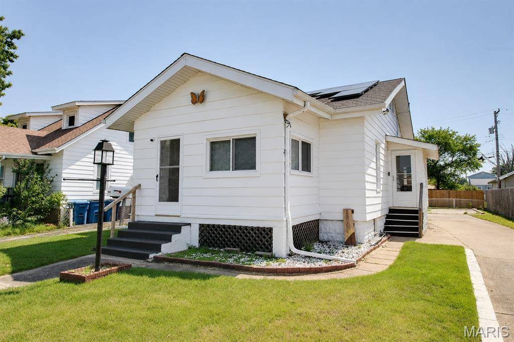 455 N 1st ST, Wood River, IL 62095