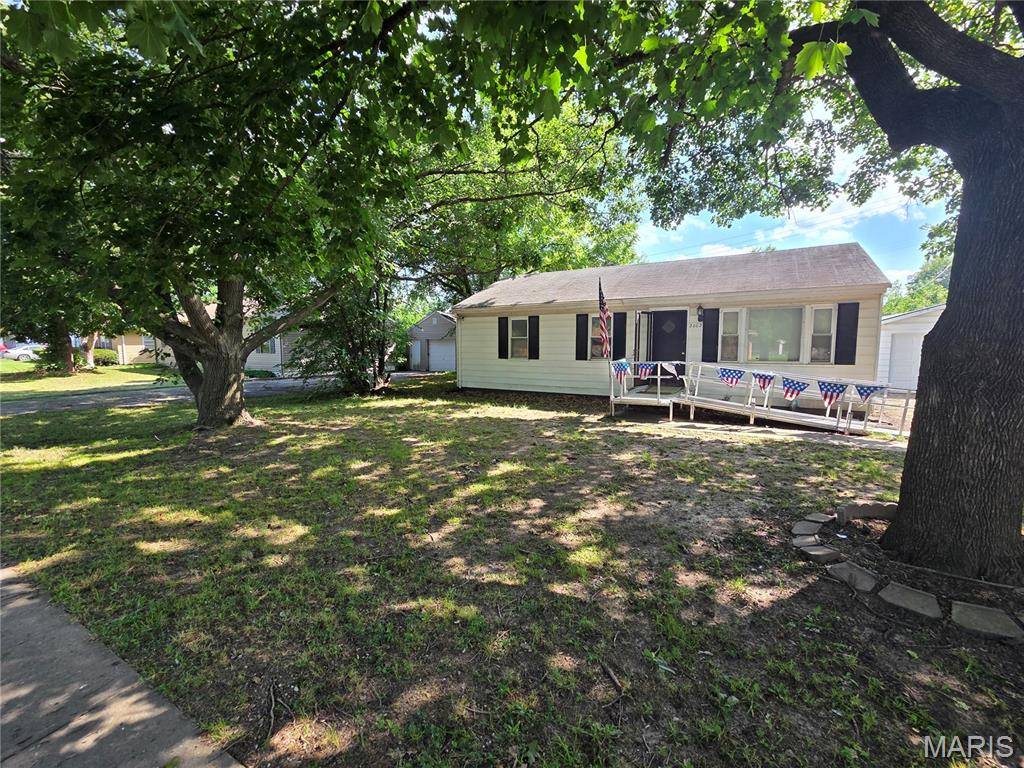 2002 Jerome LN, Cahokia, IL 62206