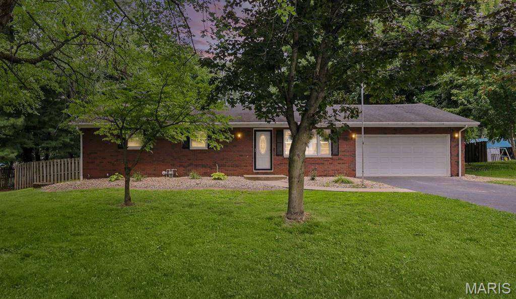 8424 Steelecrest LN, Troy, IL 62294