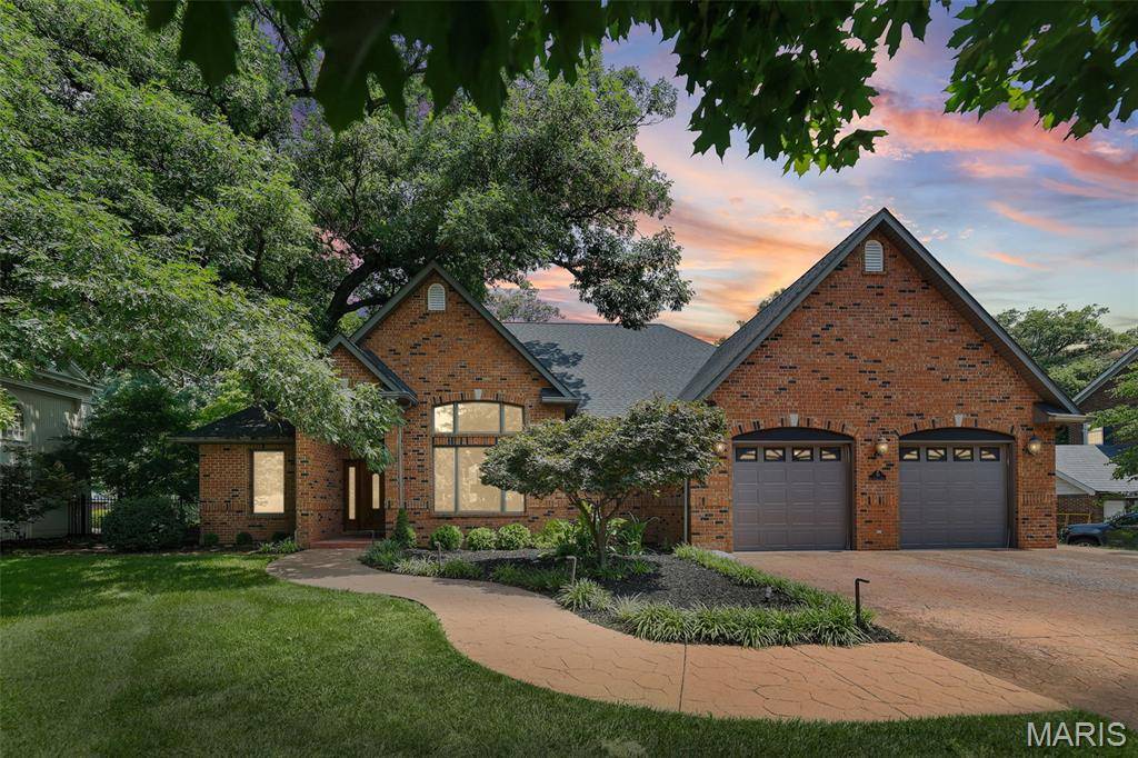 39 Country Club PL, Belleville, IL 62223