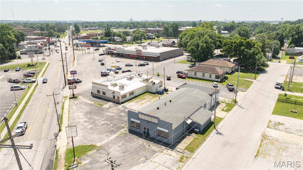60 W Edwardsville RD, Wood River, IL 62095