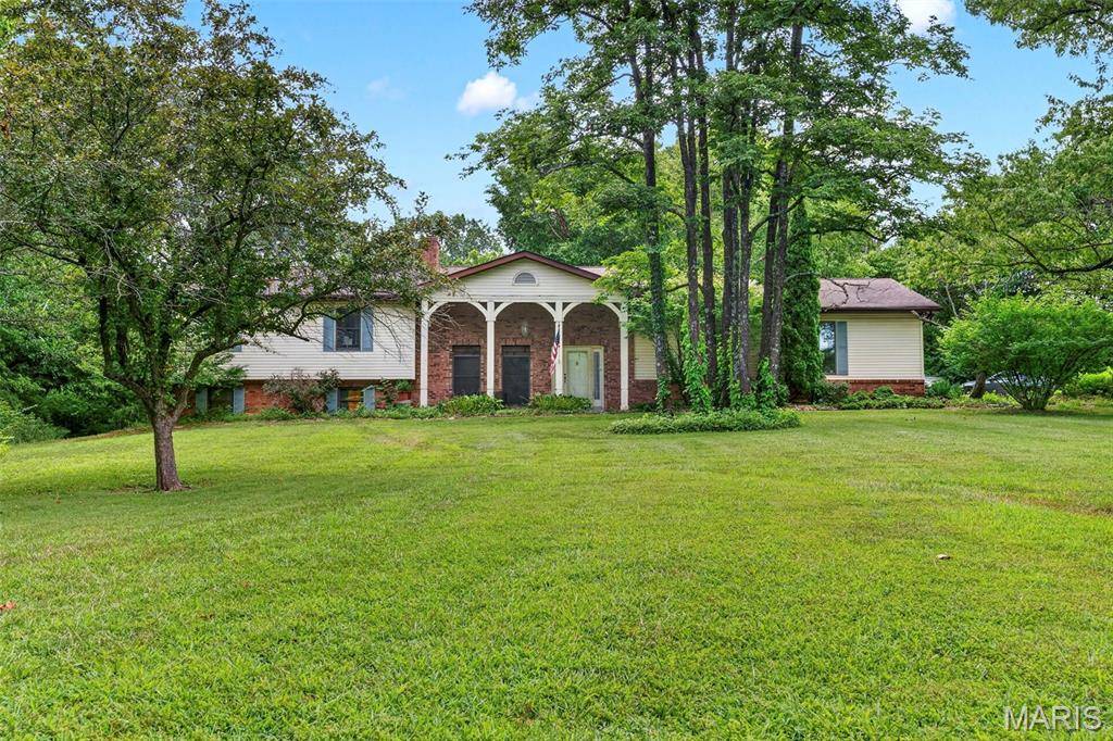 164 Country Squire LN, Washington, MO 63090
