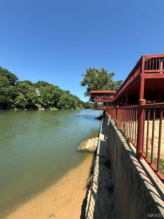1585 River Valley Rd, Doniphan, MO 63935