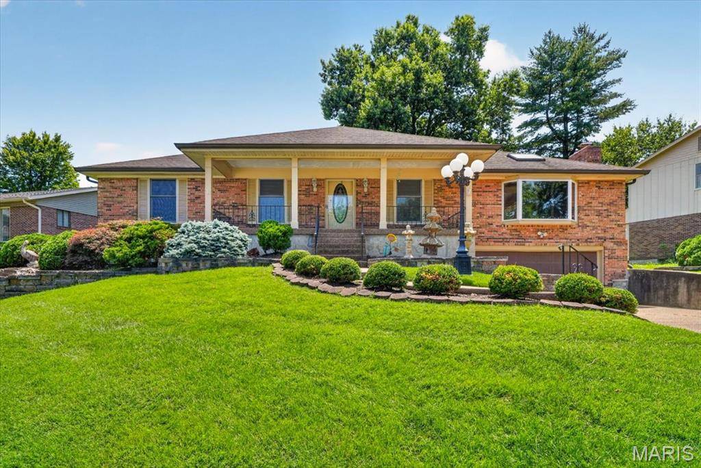 468 Falaise DR, Creve Coeur, MO 63141