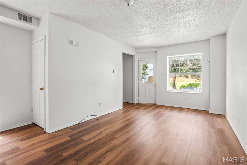 4322 Randall PL, St Louis, MO 63107