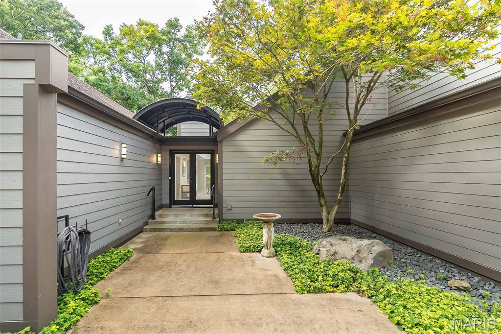 12420 Robyn RD, Sunset Hills, MO 63127