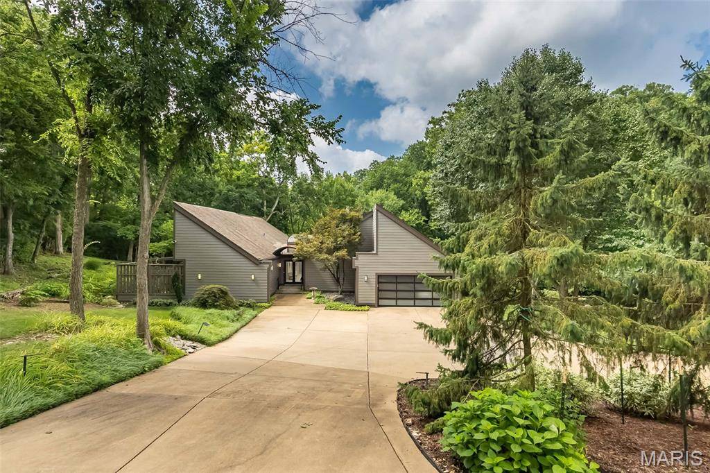 12420 Robyn RD, Sunset Hills, MO 63127