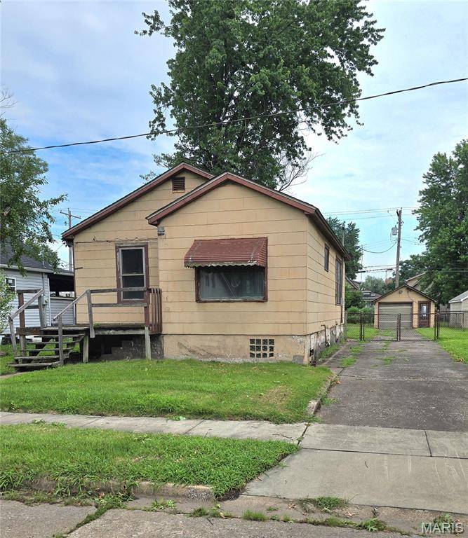 2327 E 25th ST, Granite City, IL 62040
