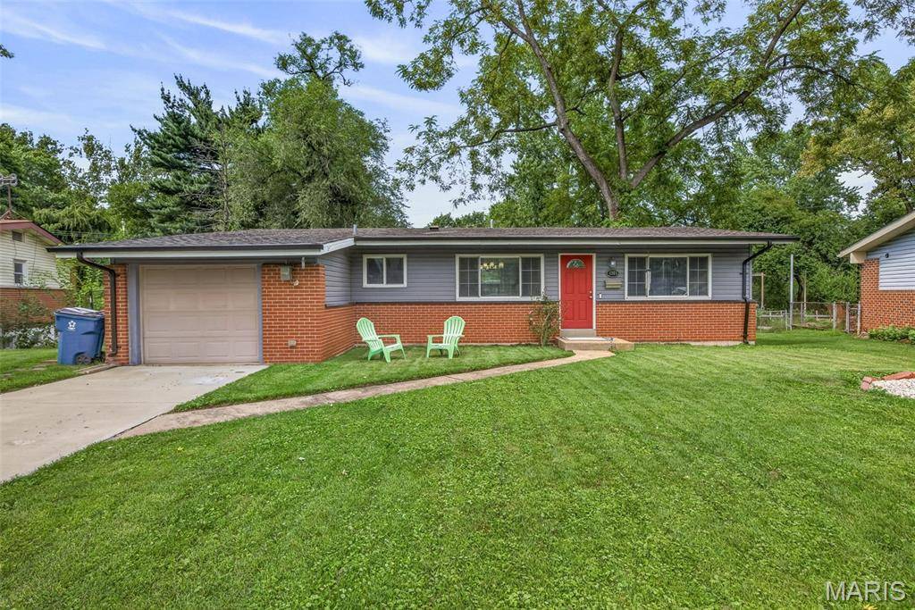 2565 Narraganset DR, Florissant, MO 63033