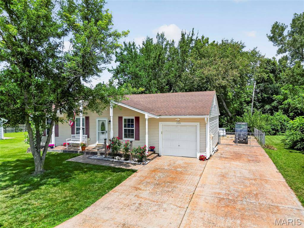 1329 Shallow Lake DR, O'fallon, MO 63366