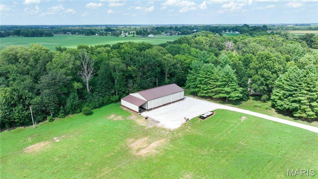 5557 Schuetz LN, Alhambra, IL 62001