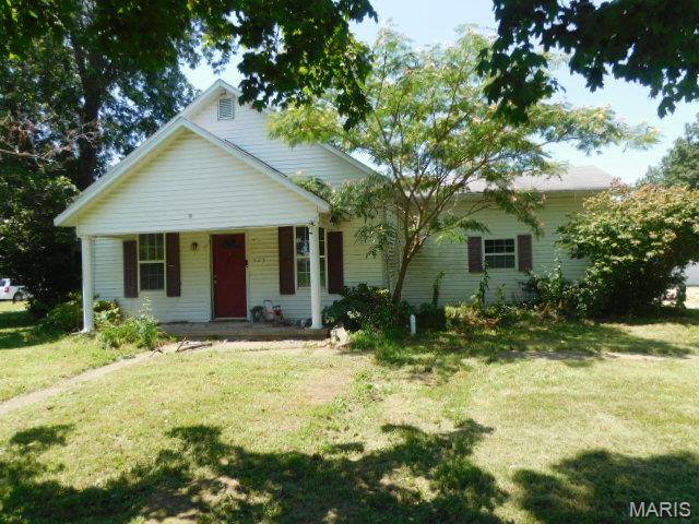 523 N Monroe ST, Kinmundy, IL 62854
