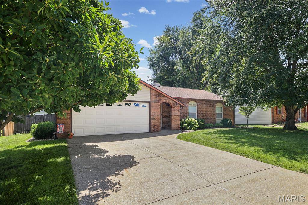 216 Botanical DR, Belleville, IL 62226