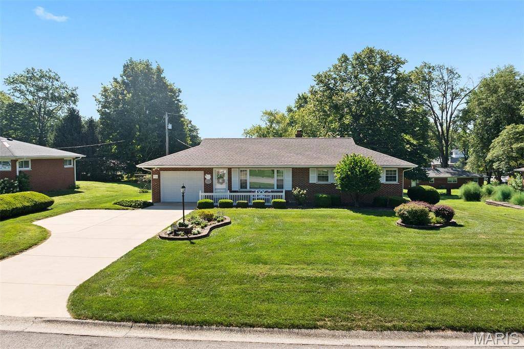 112 Crest Haven DR, Belleville, IL 62221