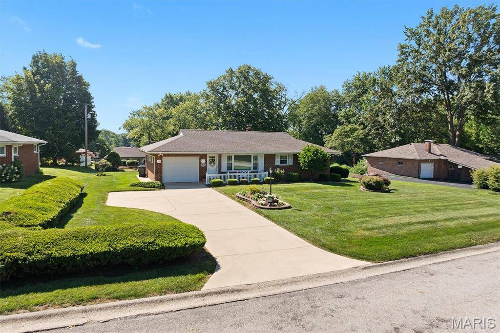 112 Crest Haven DR, Belleville, IL 62221