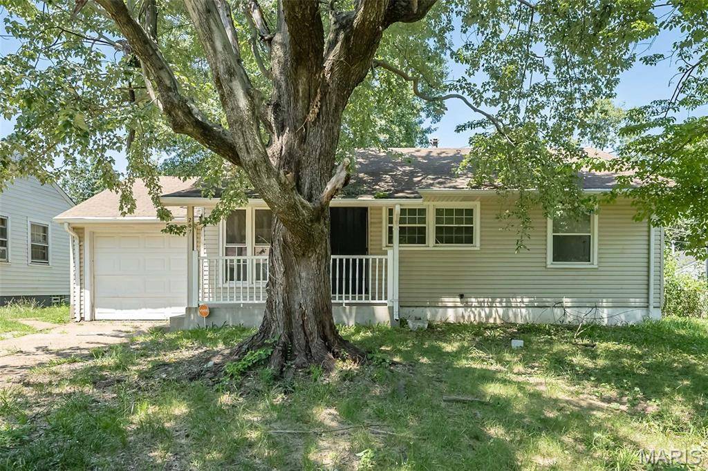 207 Midlothian RD, St Louis, MO 63137
