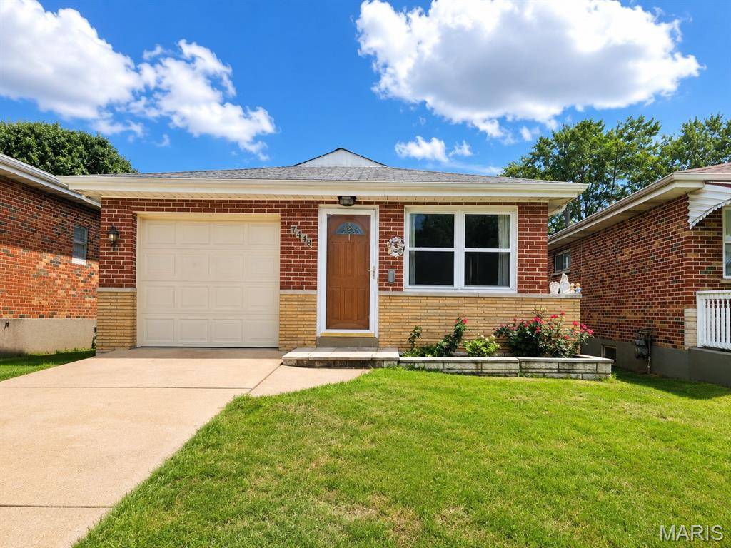 7448 Morganford RD, St Louis, MO 63116